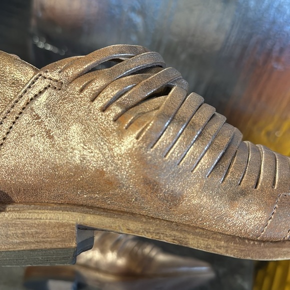 FREE PEOPLE Lost Valley Leather Ankle Boots Strappy in Gold/Bronze. Size 37 - Picture 5 of 7